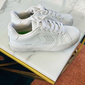 Cariuma White Salvas Sneakers